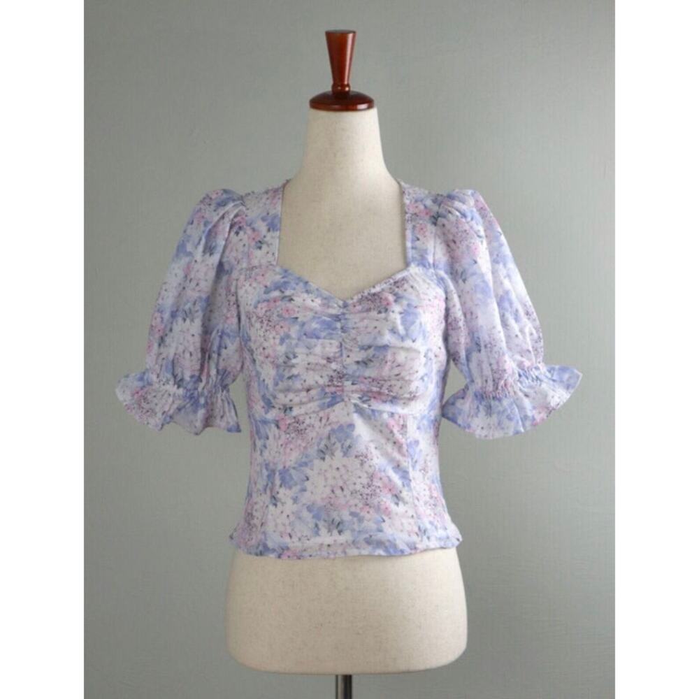 Jessakae smocked floral puff sleeve top with sweetheart neckline Size S